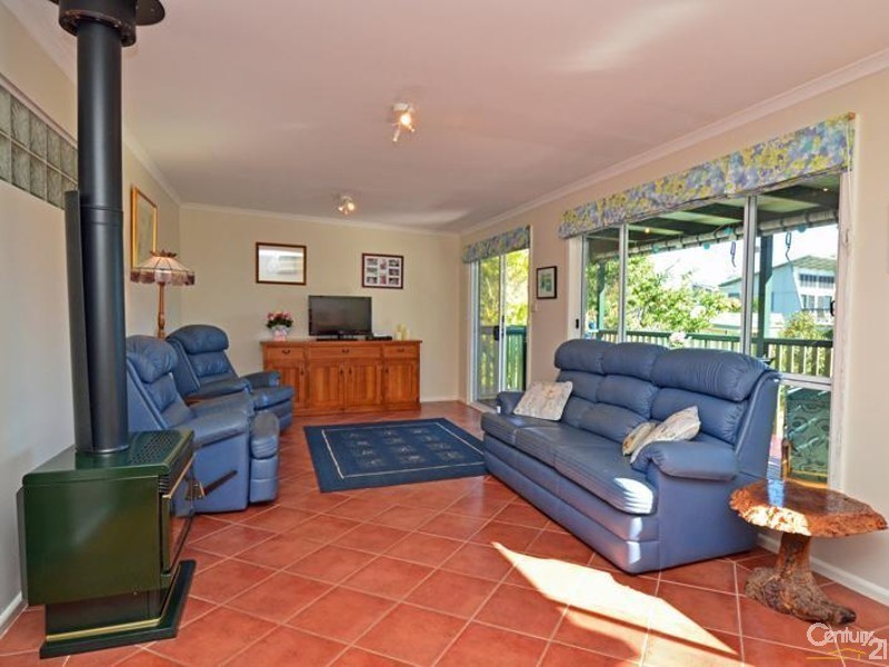 15 BOURNEMOUTH STREET, Bundeena NSW 2230