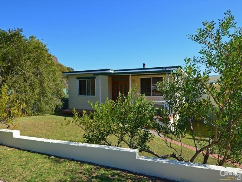 15 BOURNEMOUTH STREET, Bundeena NSW 2230