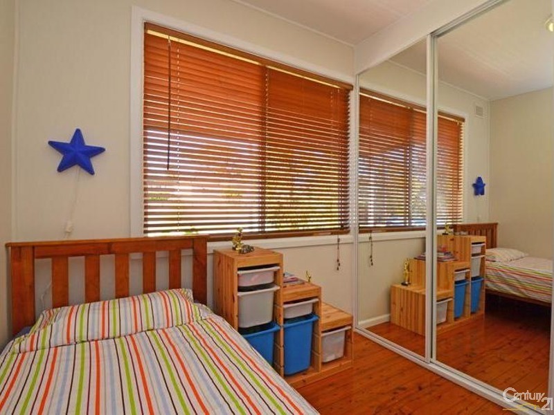 15 BOURNEMOUTH STREET, Bundeena NSW 2230