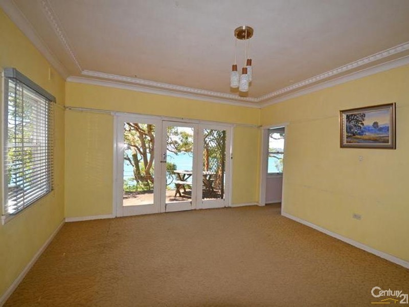 27 CRAMMOND AVENUE, Bundeena NSW 2230