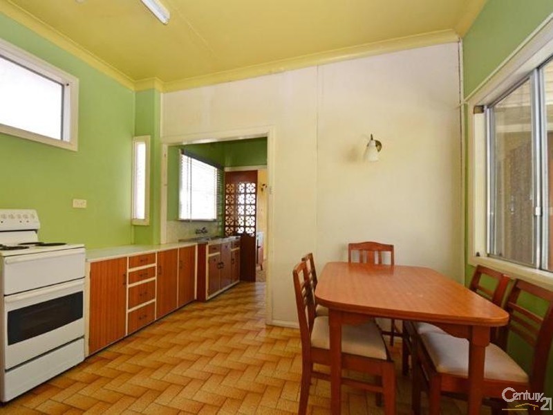 27 CRAMMOND AVENUE, Bundeena NSW 2230