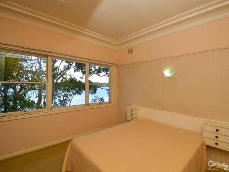 27 CRAMMOND AVENUE, Bundeena NSW 2230