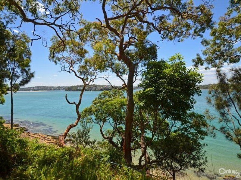 27 CRAMMOND AVENUE, Bundeena NSW 2230