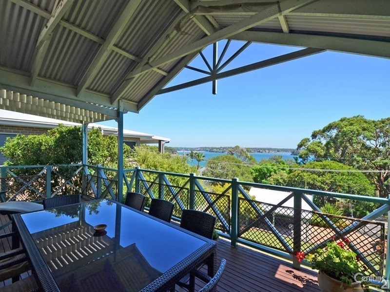 2 THE AVENUE, Bundeena NSW 2230