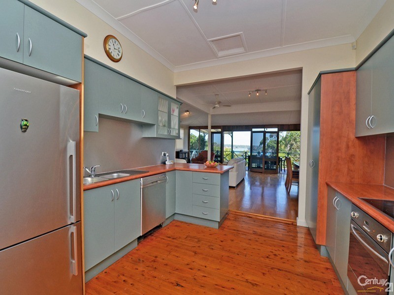 2 THE AVENUE, Bundeena NSW 2230