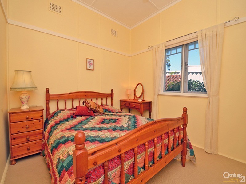 2 THE AVENUE, Bundeena NSW 2230