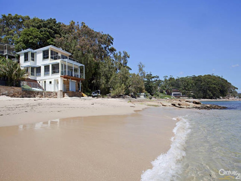 2 BEACH STREET, Bundeena NSW 2230