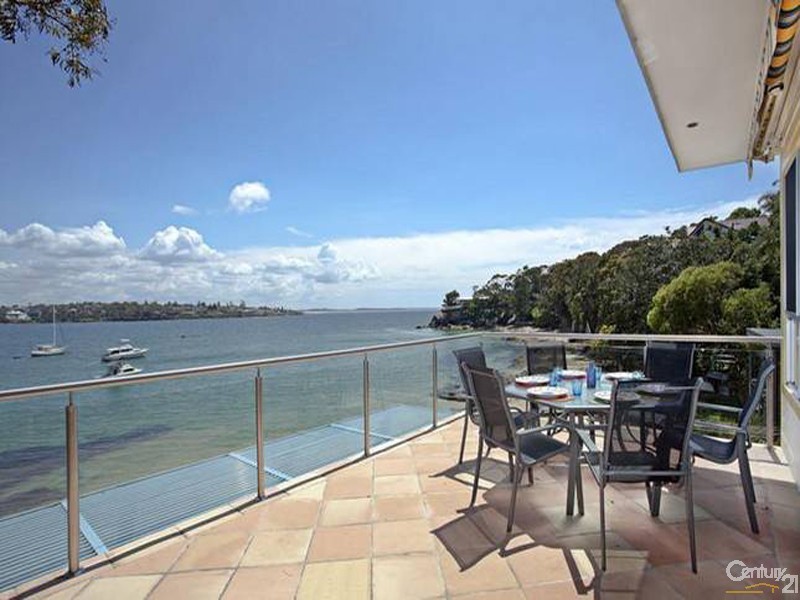 2 BEACH STREET, Bundeena NSW 2230