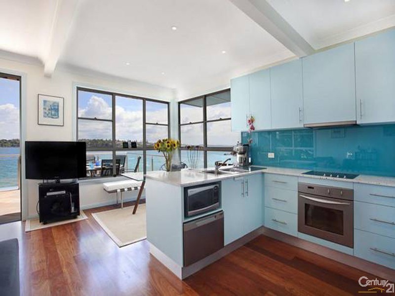 2 BEACH STREET, Bundeena NSW 2230