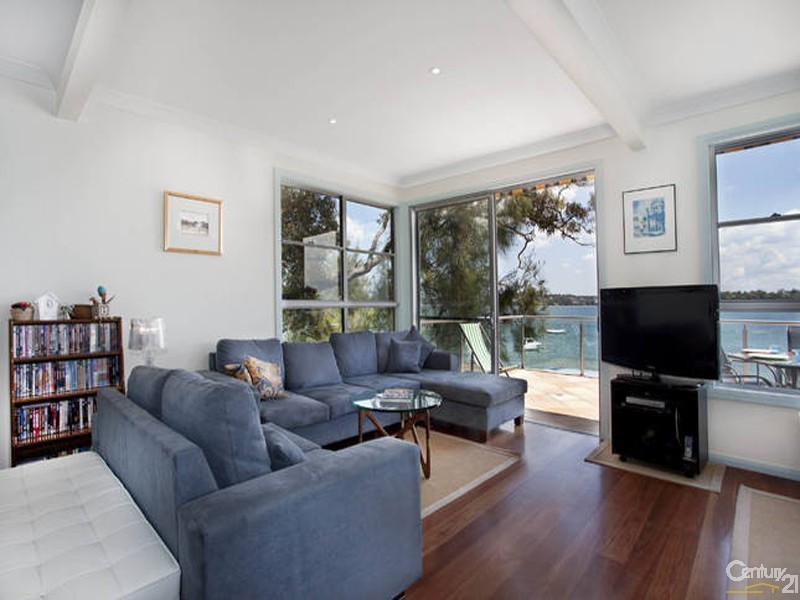 2 BEACH STREET, Bundeena NSW 2230