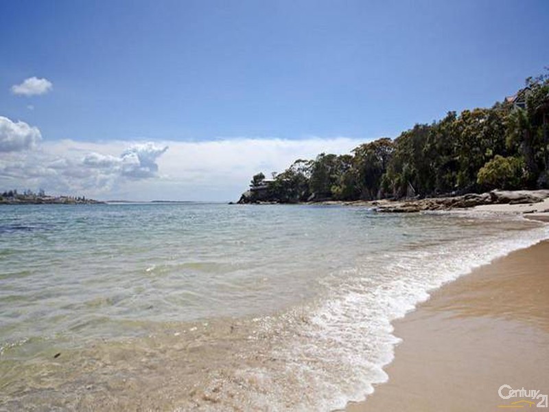 2 BEACH STREET, Bundeena NSW 2230