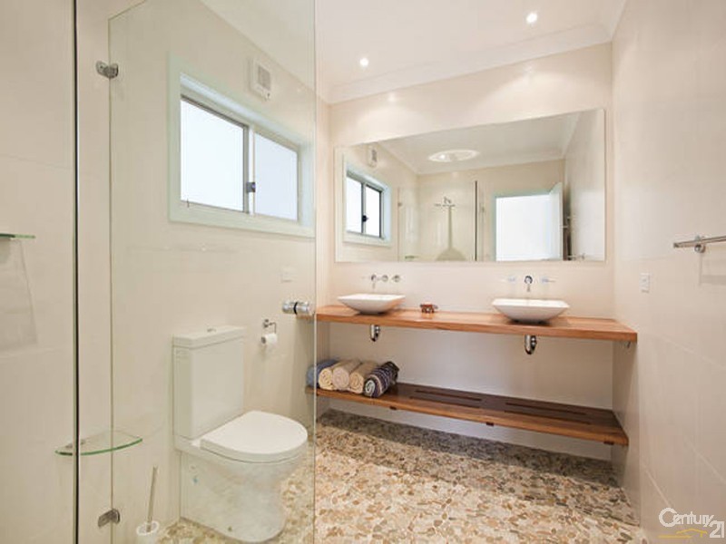 2 BEACH STREET, Bundeena NSW 2230