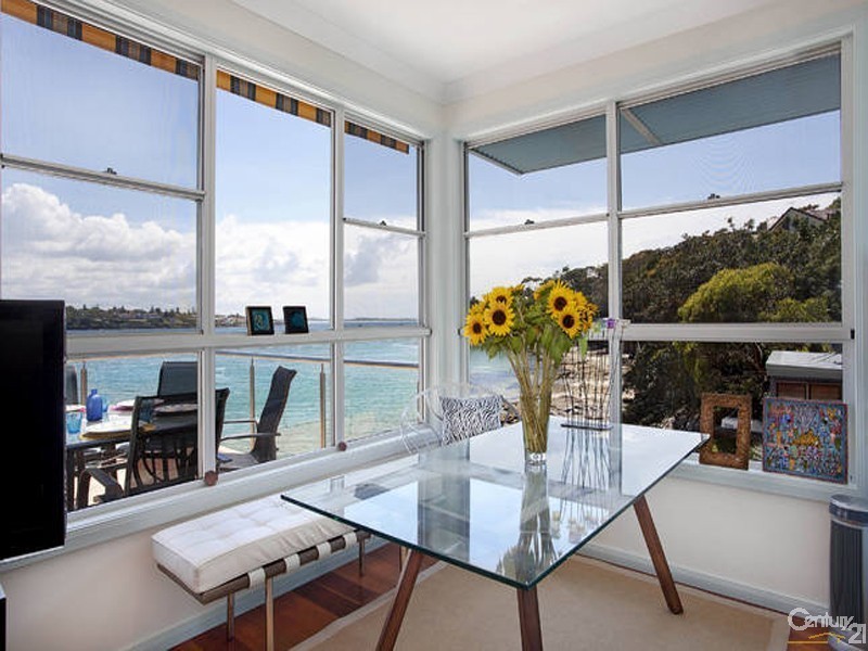 2 BEACH STREET, Bundeena NSW 2230