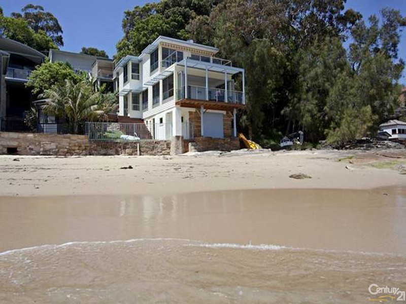 2 BEACH STREET, Bundeena NSW 2230