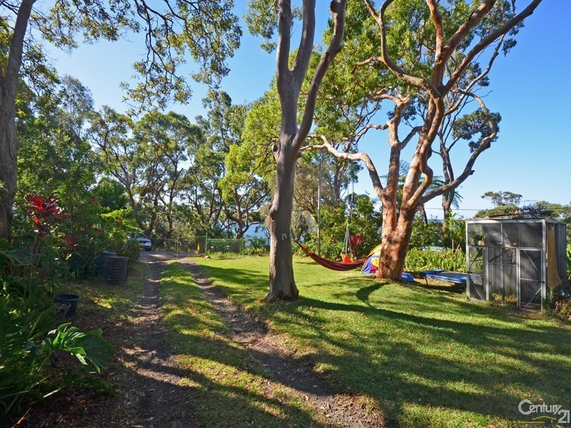 4 CRAMMOND AVENUE, Bundeena NSW 2230