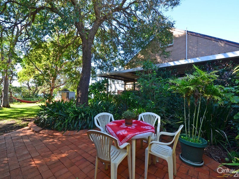 4 CRAMMOND AVENUE, Bundeena NSW 2230