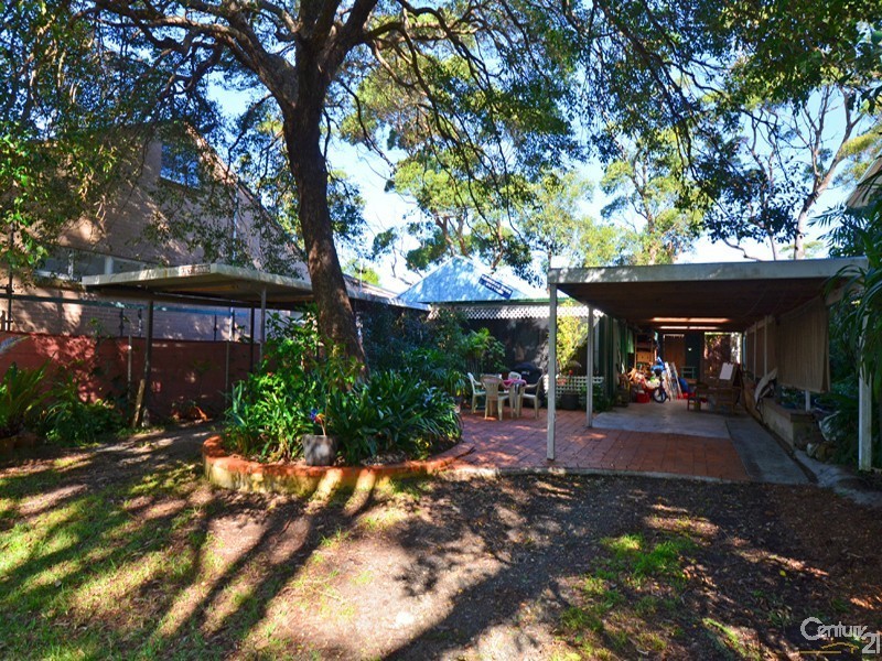4 CRAMMOND AVENUE, Bundeena NSW 2230