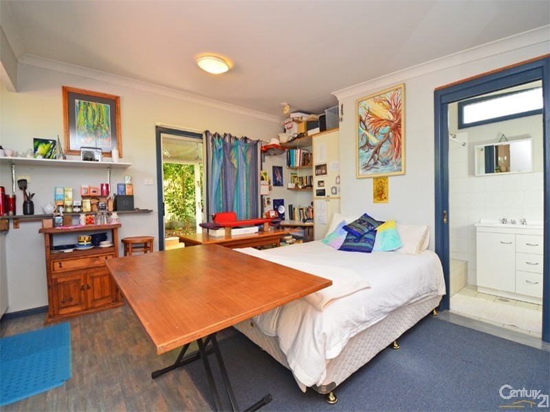 4 CRAMMOND AVENUE, Bundeena NSW 2230