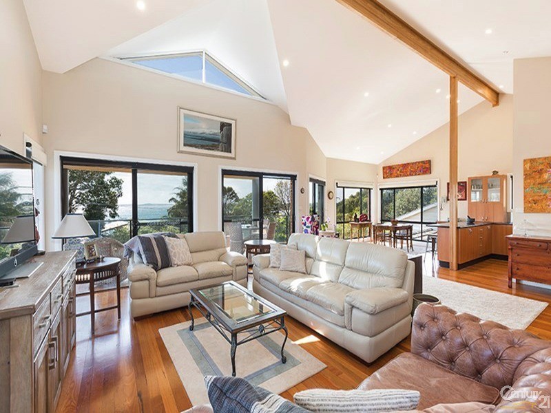 8 Neil Street, Bundeena NSW 2230