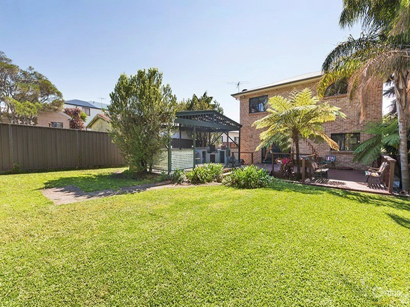 8 Neil Street, Bundeena NSW 2230