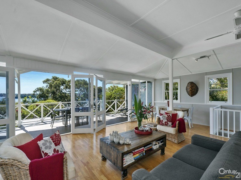 2 THE AVENUE, Bundeena NSW 2230