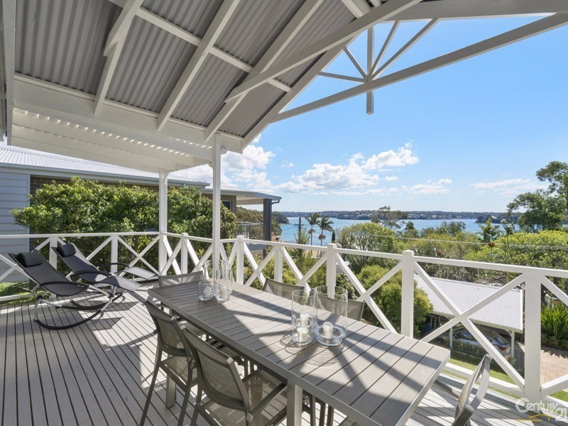 2 THE AVENUE, Bundeena NSW 2230