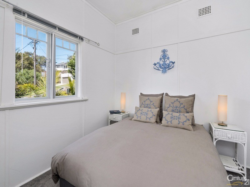 2 THE AVENUE, Bundeena NSW 2230