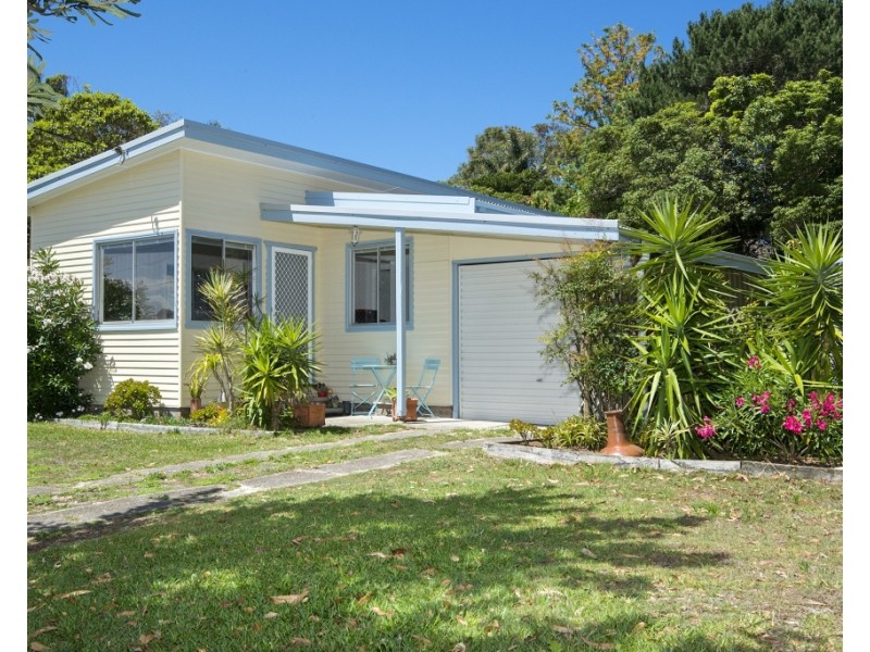12 BOMBORA AVENUE, Bundeena NSW 2230