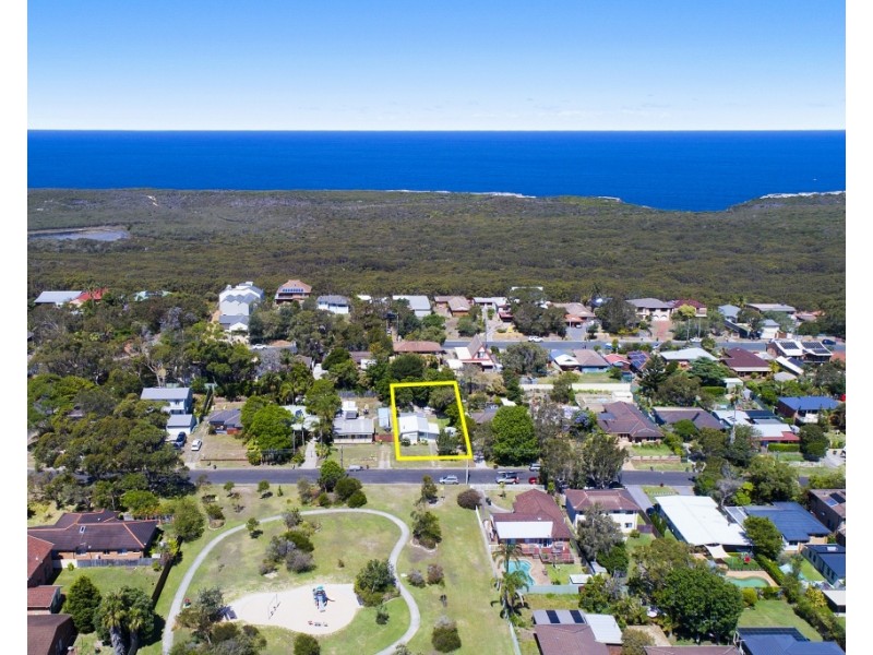 12 BOMBORA AVENUE, Bundeena NSW 2230