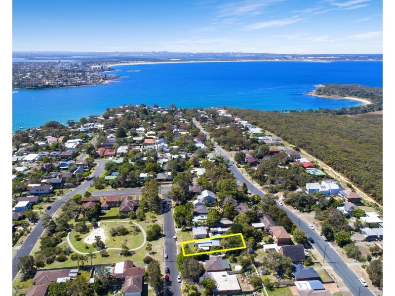 12 BOMBORA AVENUE, Bundeena NSW 2230
