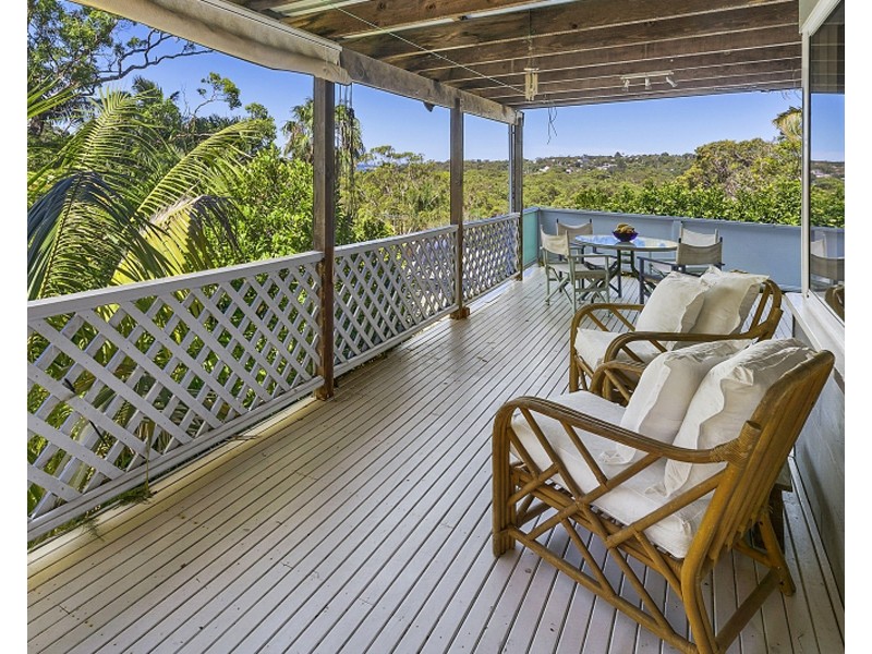 8 WOODFIELD AVENUE, Bundeena NSW 2230