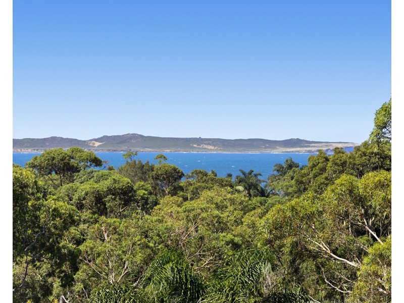 8 WOODFIELD AVENUE, Bundeena NSW 2230