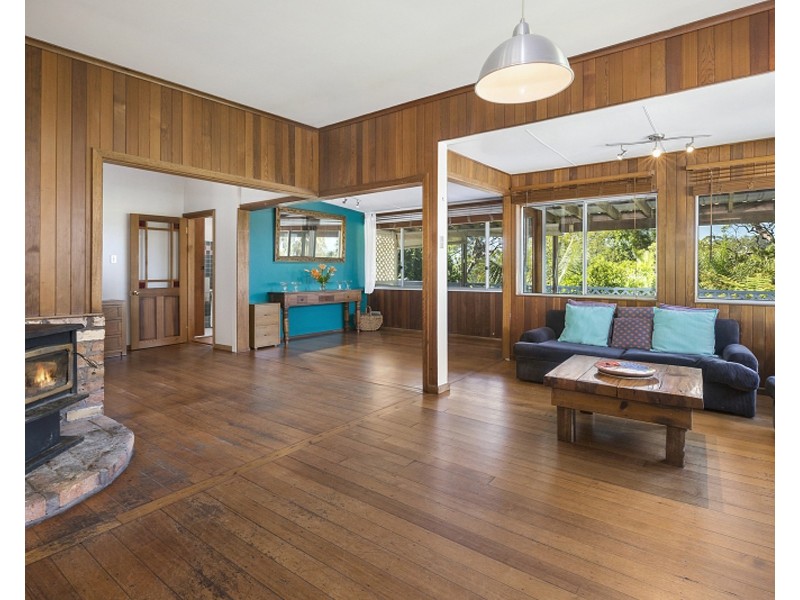 8 WOODFIELD AVENUE, Bundeena NSW 2230