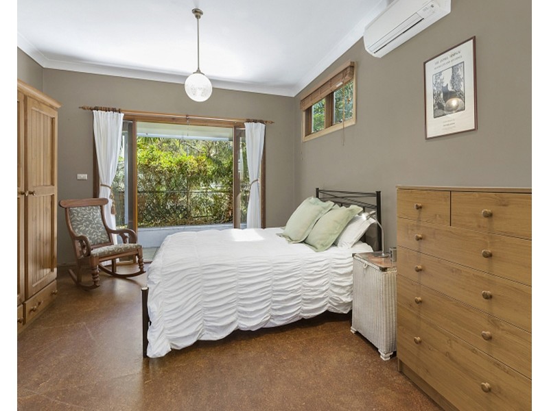 8 WOODFIELD AVENUE, Bundeena NSW 2230