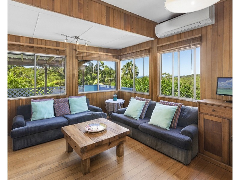 8 WOODFIELD AVENUE, Bundeena NSW 2230