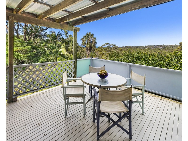 8 WOODFIELD AVENUE, Bundeena NSW 2230