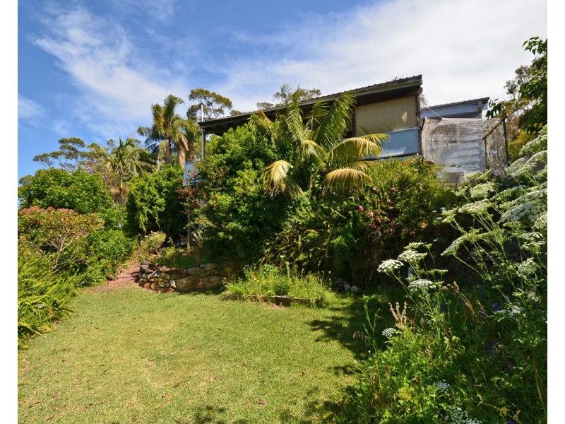 8 WOODFIELD AVENUE, Bundeena NSW 2230