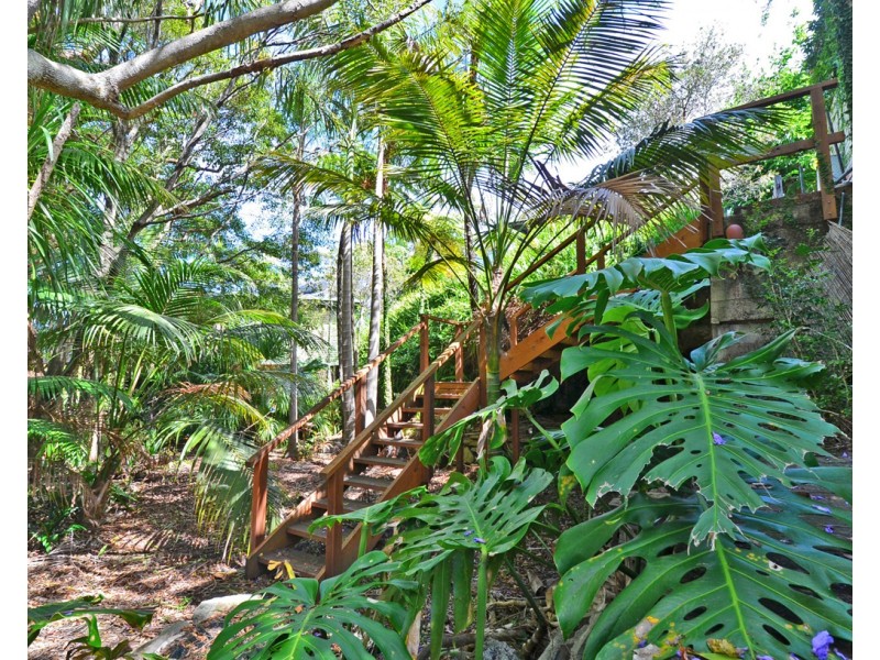 8 WOODFIELD AVENUE, Bundeena NSW 2230