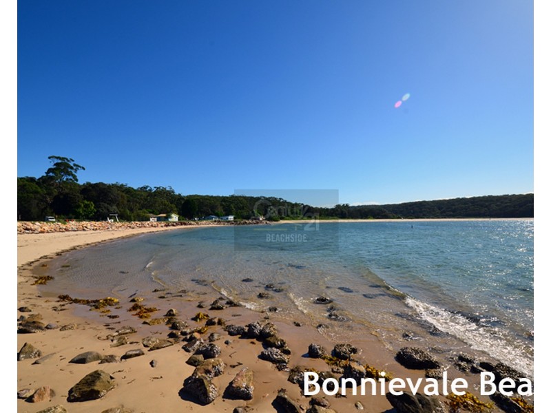 8 WOODFIELD AVENUE, Bundeena NSW 2230
