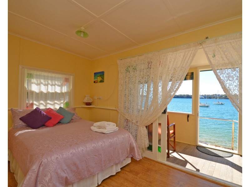 BEACHSHACK 11 THE AVENUE, Bundeena NSW 2230