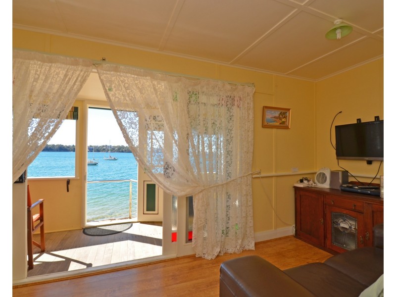 BEACHSHACK 11 THE AVENUE, Bundeena NSW 2230