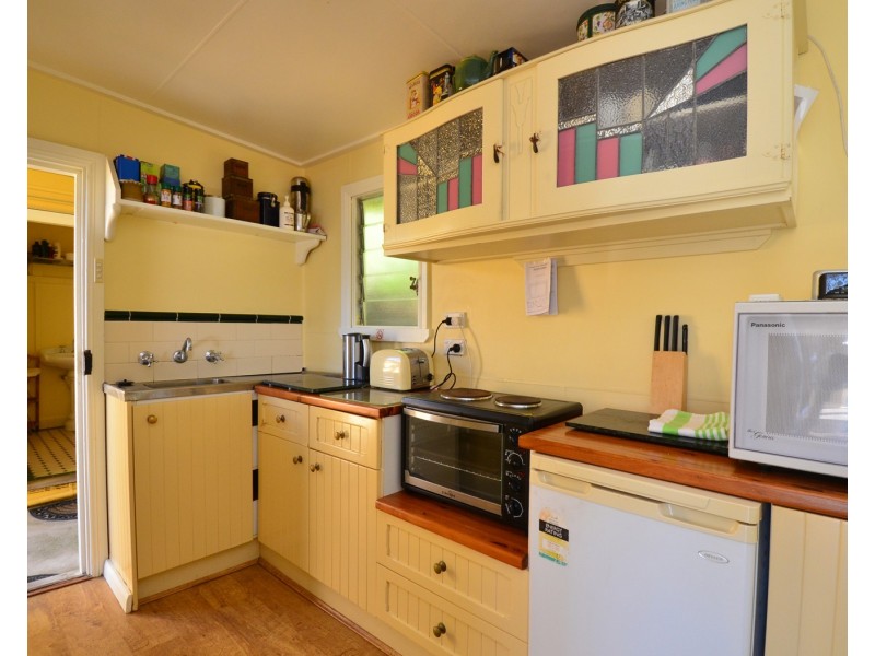 BEACHSHACK 11 THE AVENUE, Bundeena NSW 2230