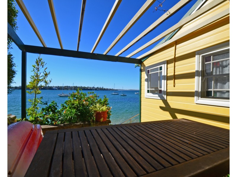 BEACHSHACK 11 THE AVENUE, Bundeena NSW 2230