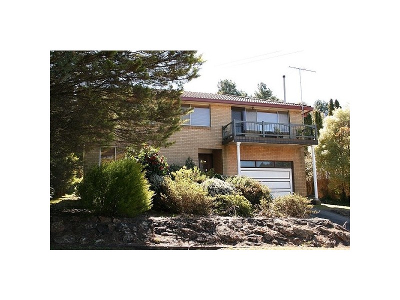 9 Geggie Street, Wentworth Falls NSW 2782