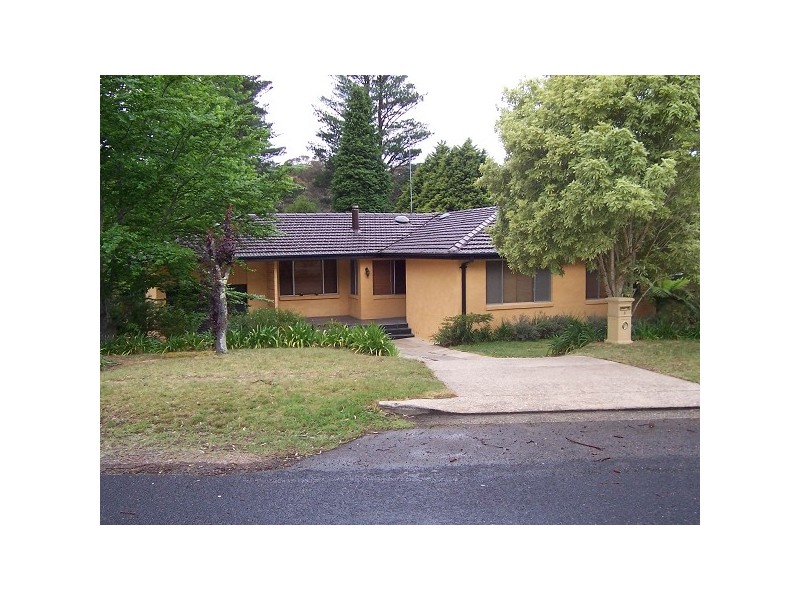 4 Kitchener Avenue, Wentworth Falls NSW 2782