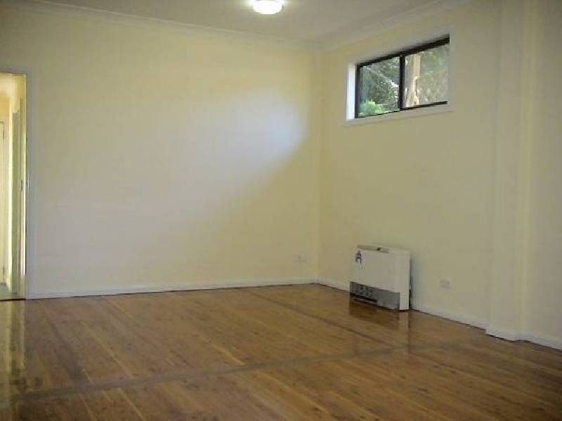 8 Backhouse St, Wentworth Falls NSW 2782