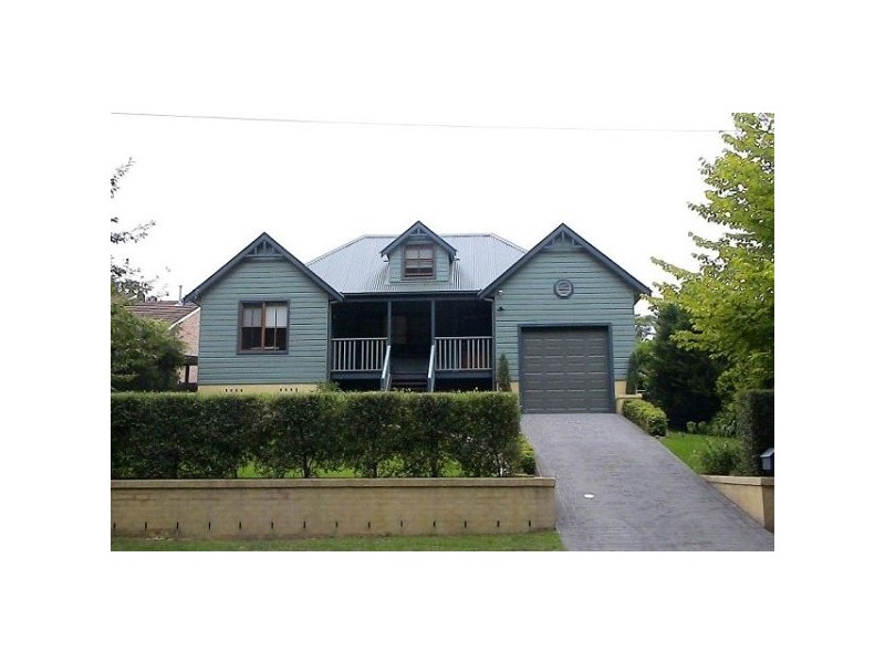 10 Page Avenue, Wentworth Falls NSW 2782