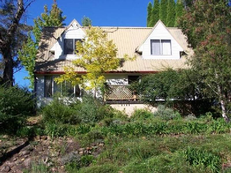 33 Westbourne Ave, Wentworth Falls NSW 2782