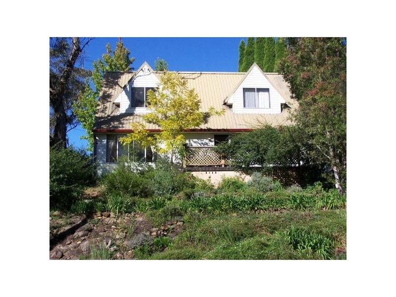 33 Westbourne Ave, Wentworth Falls NSW 2782