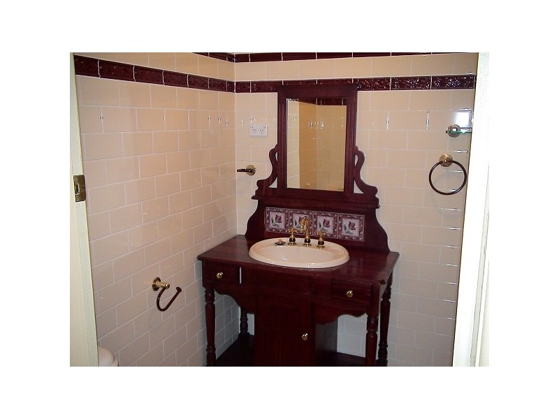 9 Yanko Ave, Wentworth Falls NSW 2782